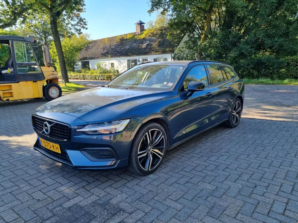 Volvo V60 B3 Aut. 120KW Leder SHZ Navi MOTOR SCHADE